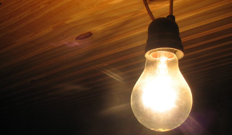 Conta de luz fica mais cara em outubro