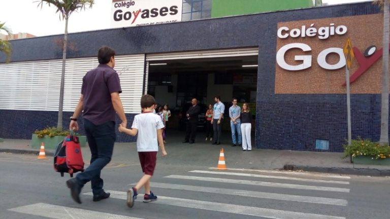 Alunos do Colégio Goyases retomam as aulas após tragédia em Goiânia