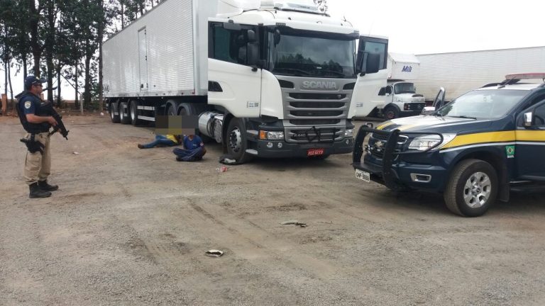 PRF de Catalão prende dois e impede roubo a carga de insumos agrícolas avaliada em mais de R$ 1 milhão de reais