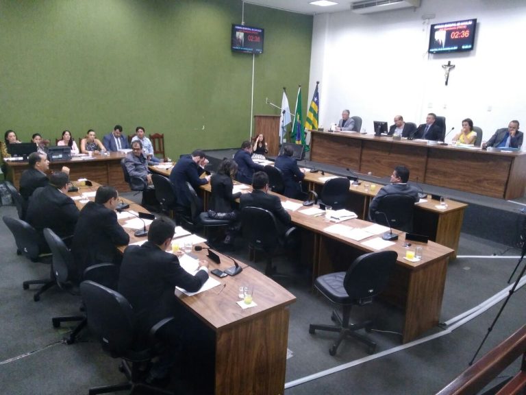 ACONTECEU NA SEMANA: seguindo liberação do STF, vereadores aprovaram 13º salário para eles e demais agentes políticos