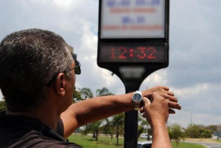 Comissão da Câmara aprova fim do horário de verão em Goiás