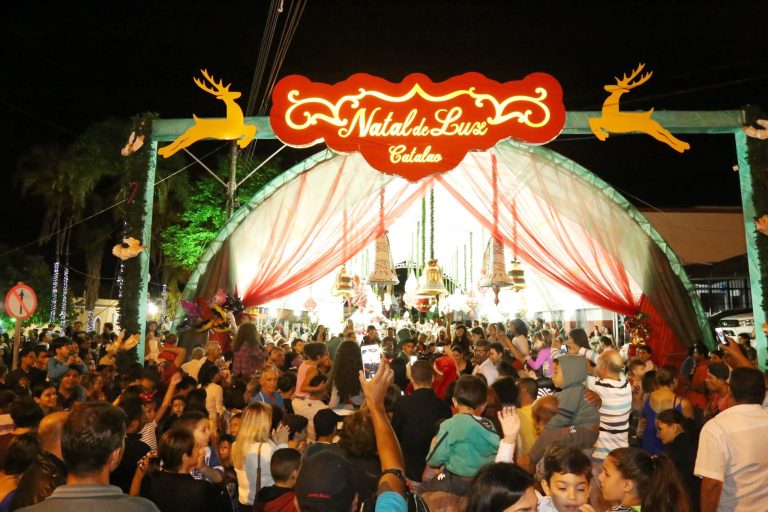 Natal de Luz: Papai Noel chega em Catalão ascendendo às luzes das principais ruas e avenidas