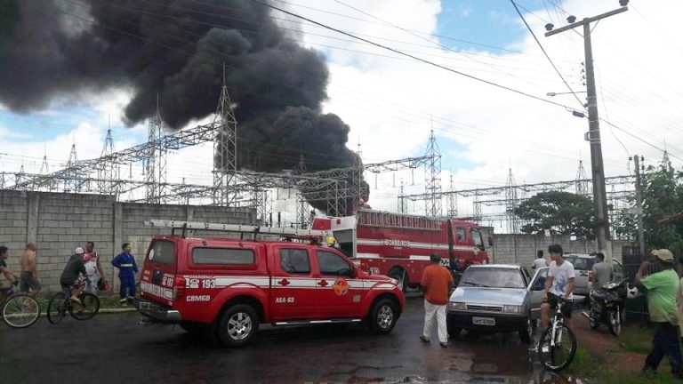 Incêndio em subestação da Celg de Catalão interrompe fornecimento de energia por 20 horas: unidade móvel da Celg foi descolada e bairros seguem sem energia
