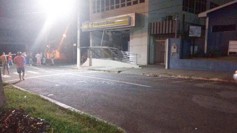 Bandidos explodem agência do Banco do Brasil em Ipameri