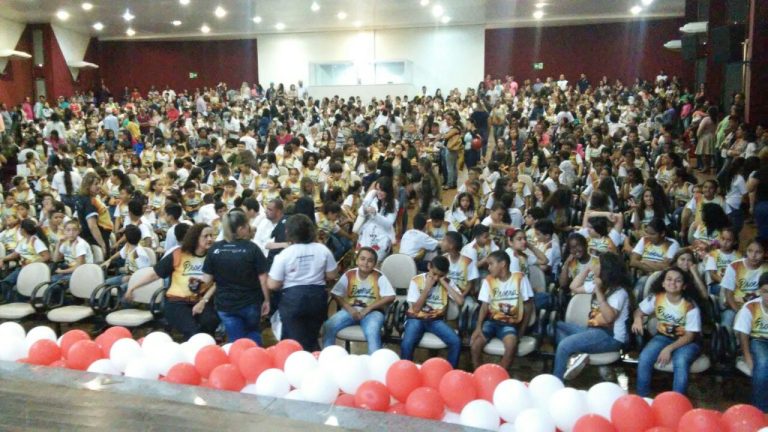 Mais de 600 alunos da municipal de Catalão recebem diploma do Proerd