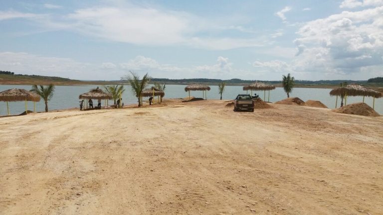 CARNAVAL TRÊS RANCHOS 2018: praia artificial foi reconstruída para animar foliões