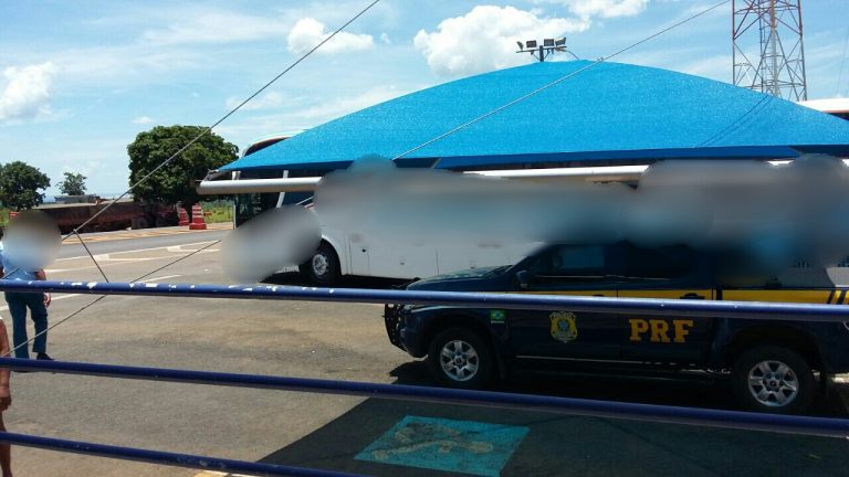 Motorista de ônibus com 46 passageiros é autuado pela PRF por dirigir sob efeito de álcool