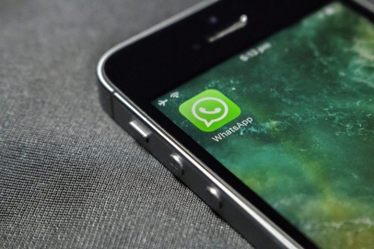 Brecha no WhatsApp permite entrar em grupos e ler mensagens sem autorização