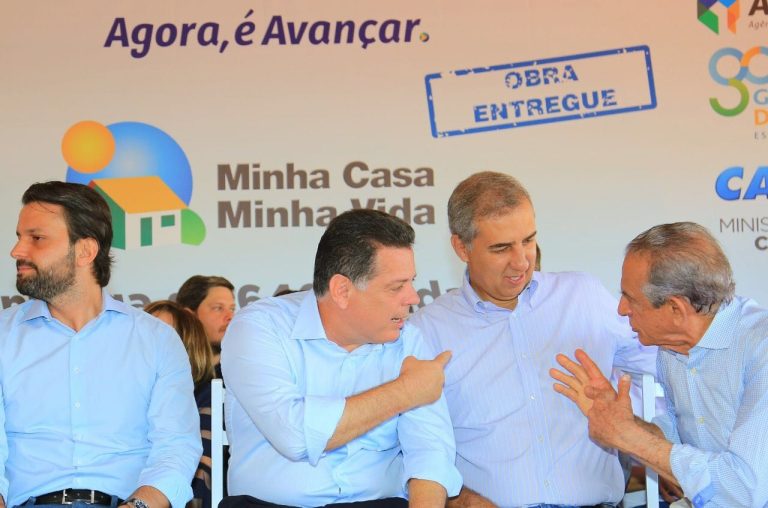Foto da Semana: Governador Marconi Perillo (PSDB), Vice-governador Zé Eliton (PSDB) e o Prefeito de Goiânia, Iris Rezende (MDB), juntos em entrega de unidades habitacionais em Goiânia