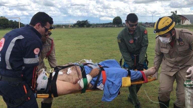 Motociclista tem perna amputada após colidir com carreta na GO-330, em Pires do Rio