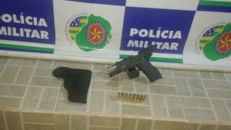 PM de Catalão prende homem portando pistola 380