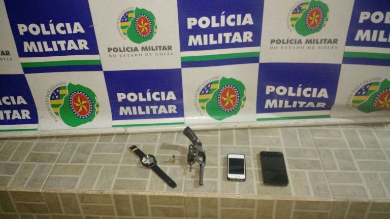 Após roubar celulares, jovem de 22 anos de idade é preso com a arma de fogo pela PM de Catalão