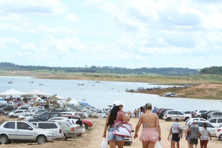 Carnaval de Três Ranchos: durante os cinco dias mais de 40 mil foliões passaram pela cidade do Lago Azul
