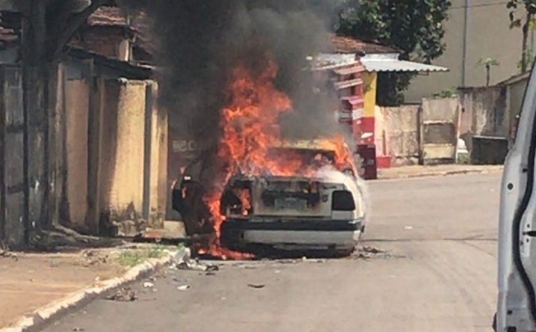 Catalão: homem de 30 anos teve 90% do corpo queimado após carro em que estava pegar fogo