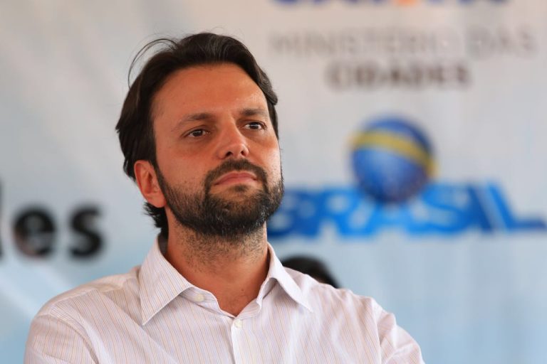 Ministro Alexandre Baldy se filia ao PP e se consolida como peça-chave da eleição
