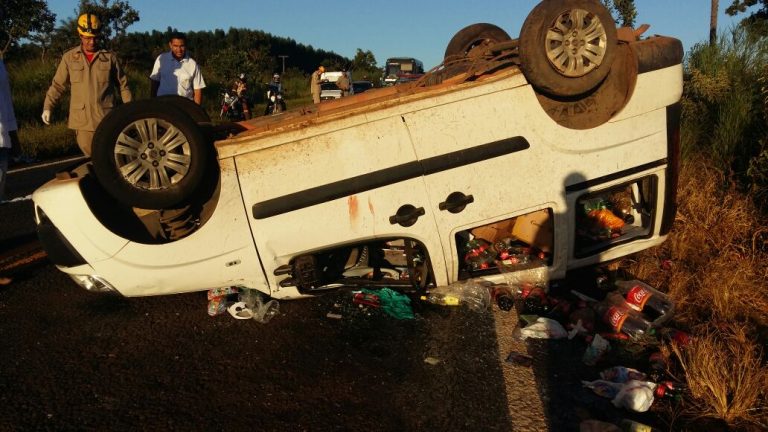 Mulher de 38 anos e sua filha de 13 anos de idade ficam feridas em capotamento na GO 330 entre Catalão e Ouvidor