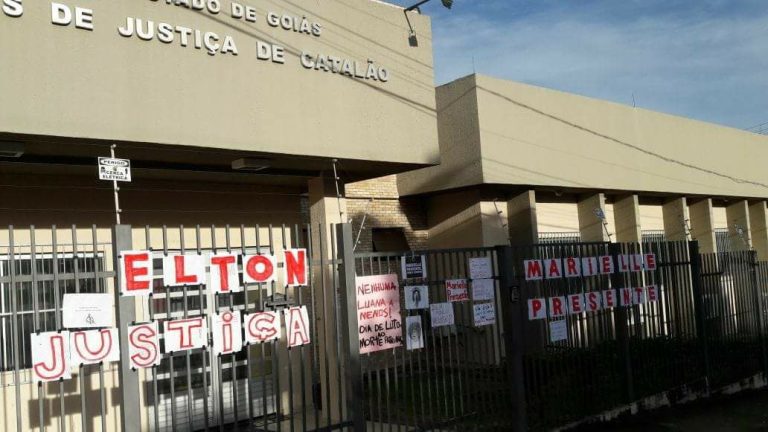 Sede do Ministério Público de Catalão é alvo de protestos na manhã desta sexta-feira (16)