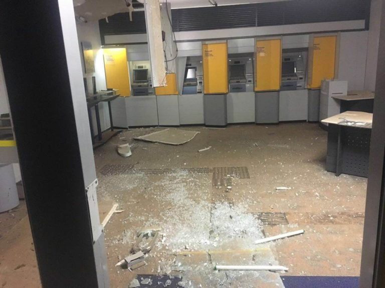 Bandidos explodem agências do Banco do Brasil e do Sicredi em Campo Alegre de Goiás; tiros assustaram moradores