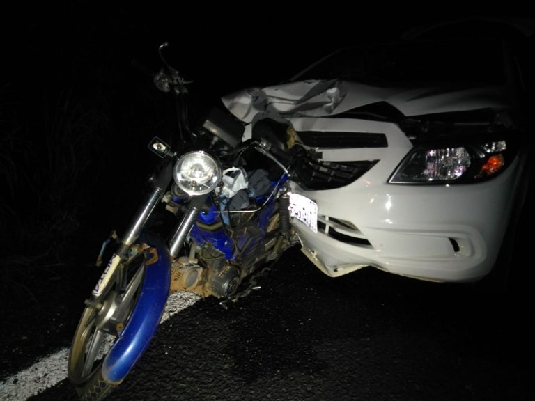 Carro bate na traseira de motocicleta na GO 330 entre Três Ranchos/Ouvidor e mata homem de 52 anos