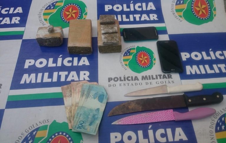 Catalão Goiás: dois jovens são presos com drogas, facas, dinheiro e celulares