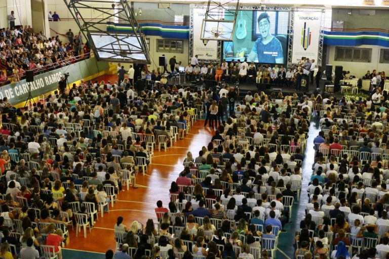 Governo lança Goiás +Enem, programa de TV, entrega computadores e outros benefícios às escolas estaduais