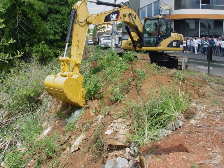 Iniciadas as obras de canalização do Ribeirão Pirapitinga na Avenida Raulina Fonseca Paschoal no cruzamento com a Avenida Ricardo Paranhos