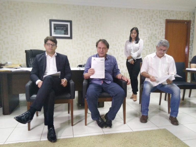 Prefeitura de Catalão renova contrato com a Caixa, ganha R$ 5 milhões no negócio e com isso o time do Crac terá até R$ 1 milhão de reais para a disputa da 2ª divisão