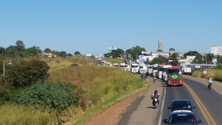 Em Catalão caminhoneiros realizam marcha neste sábado (26) e pedem participação da população