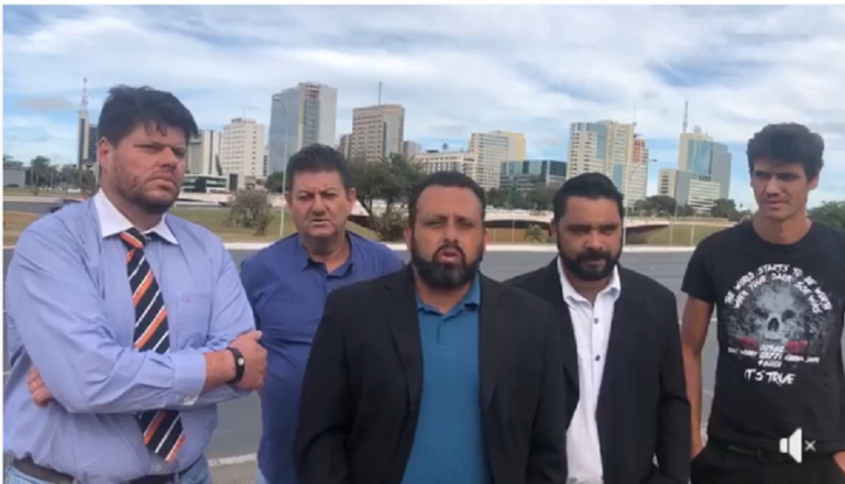 🎥 Greve dos Caminhoneiros: em vídeo gravado em Brasília-DF ‘Chorão’ pede para que caminhoneiros abasteçam e se prepararem para grande mobilização na Capital do Brasil