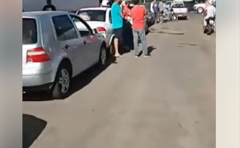Notícia de reabastecimento de Posto de Combustível em Catalão provoca filas; motorista não consegue descarregar