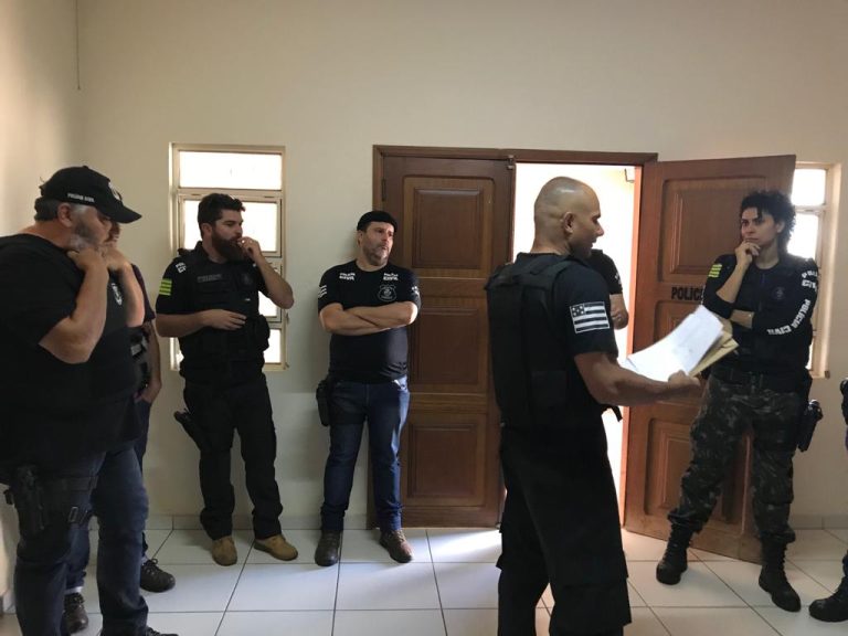 Polícia Civil e Genarc cumpriram mandados de buscas e apreensões em Catalão