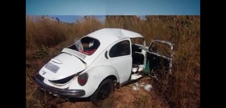 Fusca capota entre Pires Belo e Santo Antônio do Rio Verde e mata condutor de 39 anos de idade; mulher de 49 anos de idade também se feriu