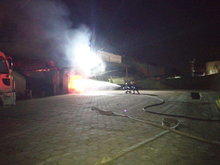 Em Catalão Lava Jato pega fogo; Bombeiros evitam tragédia maior
