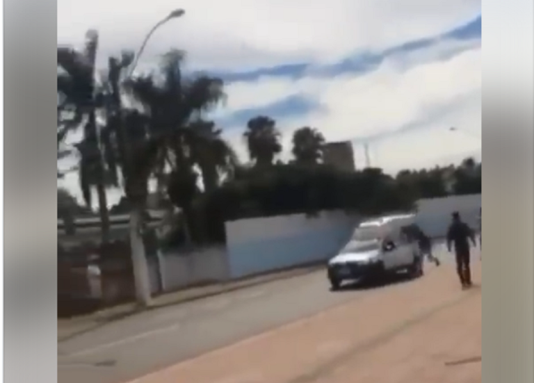 Homem que estaria abusando de menores em avenida movimentada de Catalão furta ambulância para fugir