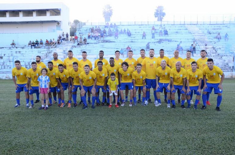 Jogadores do Crac foram apresentados; luta para conseguir dinheiro para bancar time ainda continua