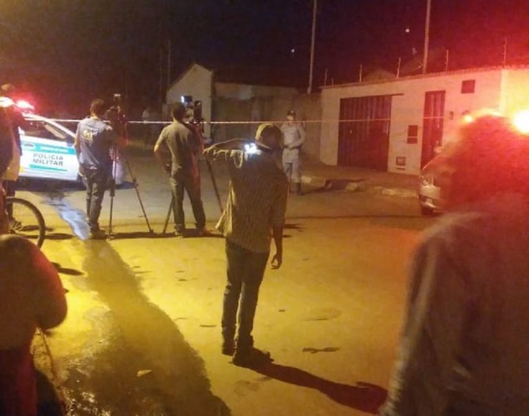 Jovens de 22 e 28 anos de idade morrem após confrontarem com a PM; dupla é suspeita de praticarem assaltos em comércios de Catalão