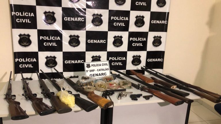 Catalão: homem de 54 anos de idade é preso após ser denunciando por ter arsenal de arma de fogo em sua casa
