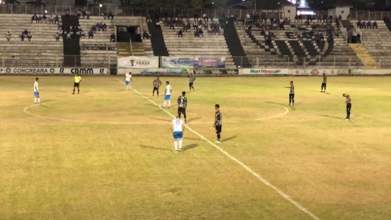 Crac de Catalão vence Araxá pelo placar de 3 a 2 em jogo amistoso