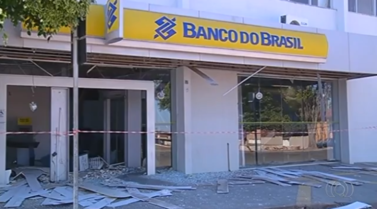 Pela sexta vez bandidos explodem agência de Goiandira