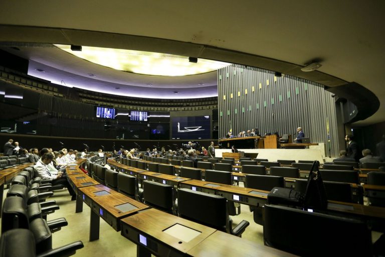 Comissão mista aprova MP que estabelece preços mínimos para o frete