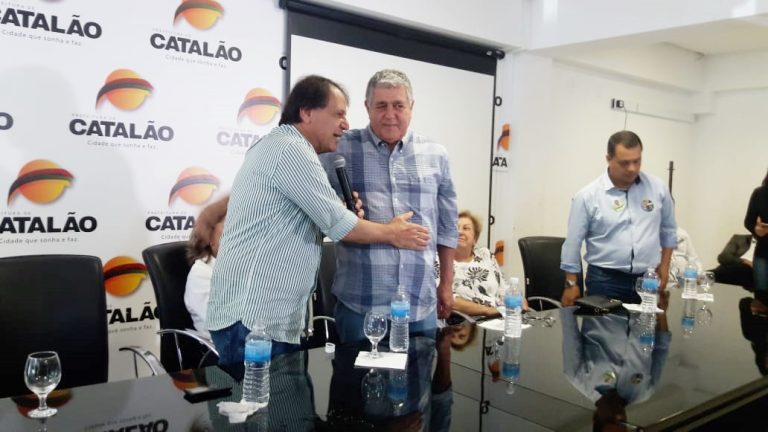 Adib anuncia reajuste salarial de 5% aos servidores efetivos do município e se afasta do cargo por 30 dias; Vice-prefeito João Sebba assume o comando