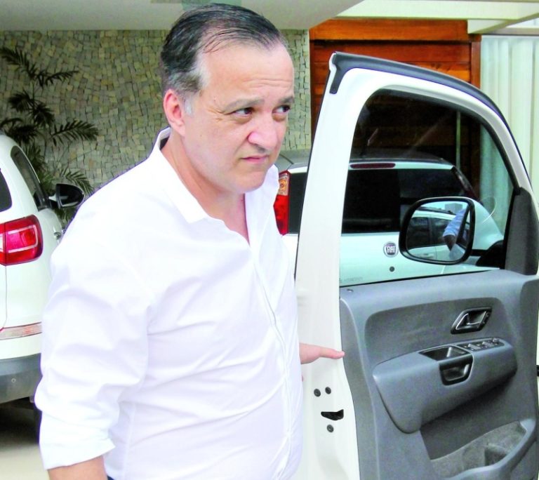 Carlinhos Cachoeira retira tornozeleira eletrônica em Aparecida de Goiânia