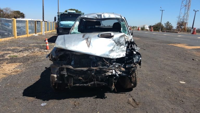 Duas saídas de pistas foram registradas na BR 050, uma com capotamento após motoristas dormirem ao volante