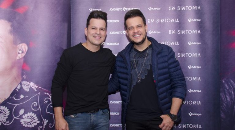 Dupla João Netto e Frederico encerram a Exposição Agropecuária de Campo Alegre de Goiás neste sábado (11)