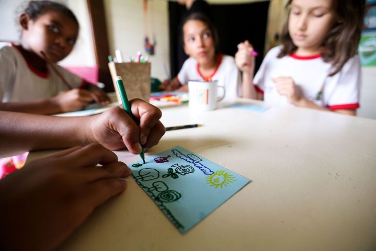 No Brasil, criança só poderá iniciar ensino fundamental quando completar 6 anos de idade