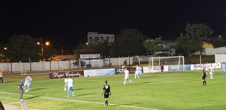 Em jogo de cinco gols, Crac vence o Jaraguá e assume a liderança: