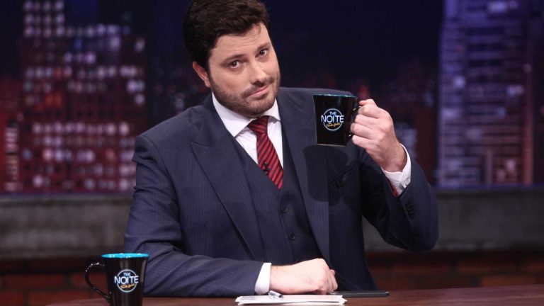 Danilo Gentili é notificado pelo TSE para retirar enquete eleitoral no Twitter; “obviamente é para pavimentar o caminho da fraude na contagem dos votos das eleições”, disse o comediante