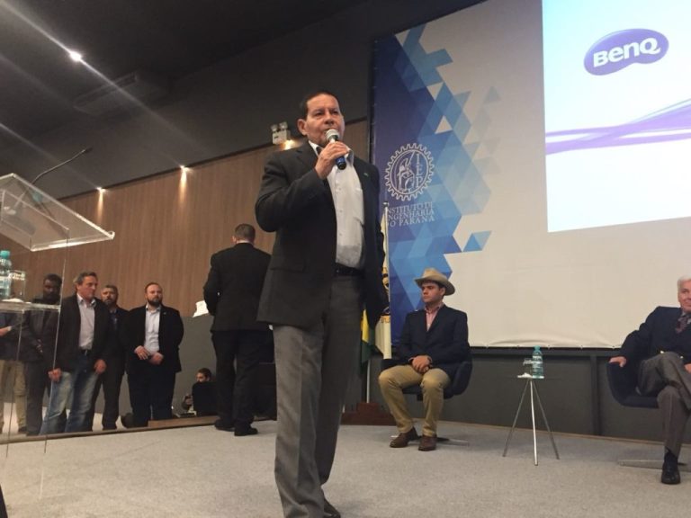 Uma constituição não precisa ser feita por políticos eleitos pelo povo, diz Hamilton Mourão, vice de Bolsonaro