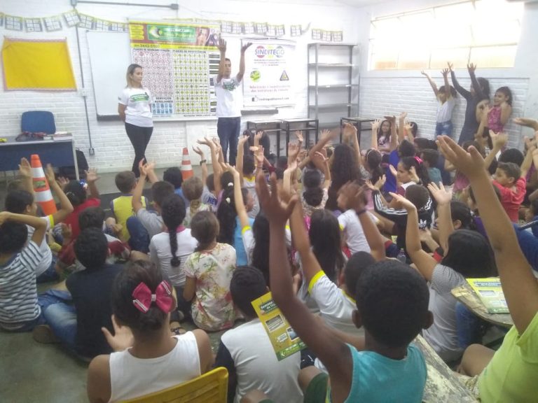 CFC Três Poderes e SINDITEGO realizaram palestras para crianças de escolas municipais de Catalão sobre conscientização no trânsito