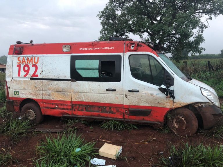 URGENTE: colisão de ambulância com caminhão na BR 050 entre Catalão e Campo Alegre de Goiás deixa três pessoas mortas